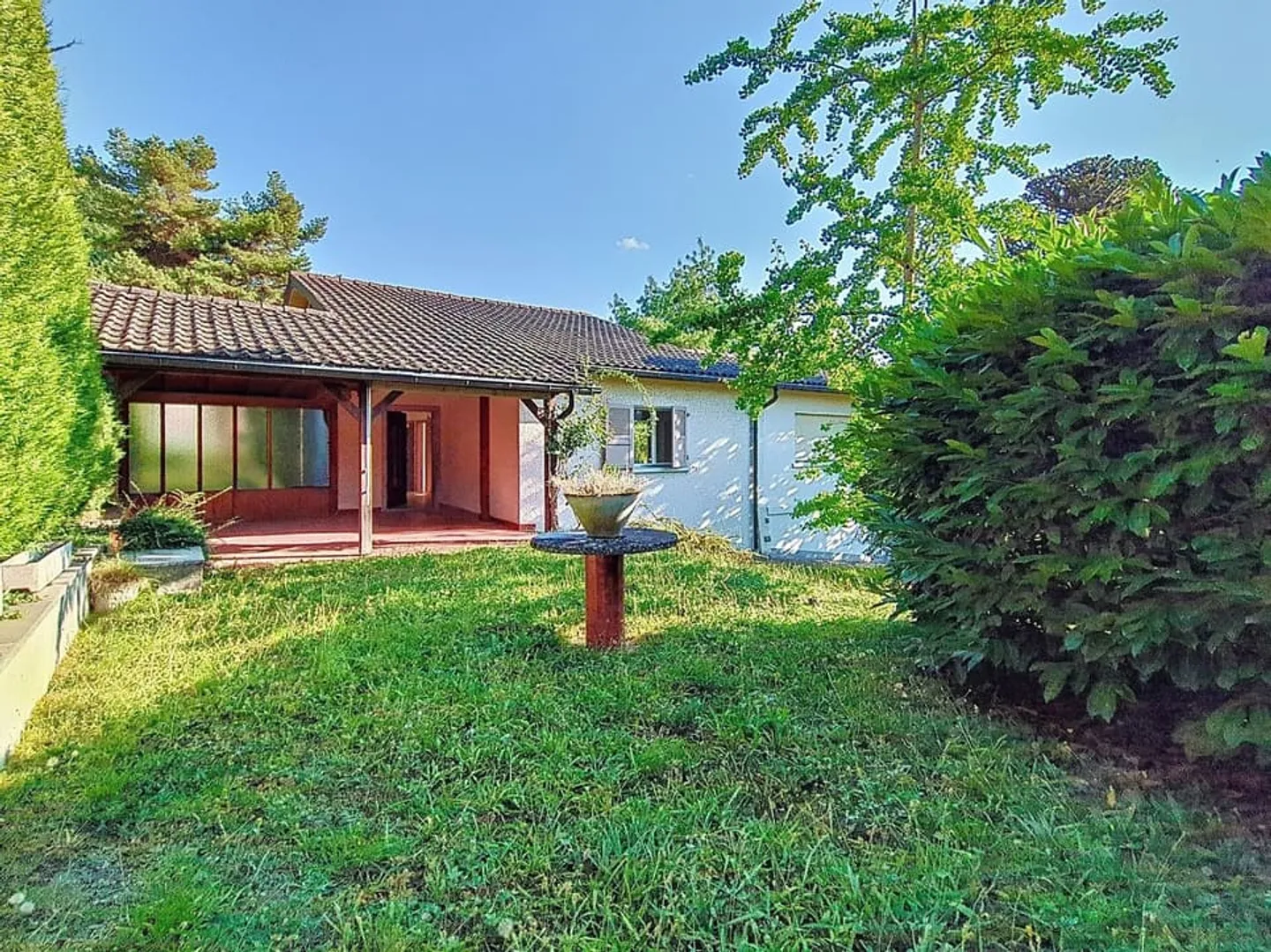 Exclusive! Renovated 5.5-room detached house with garden and lake view - Photo 2 of 13
