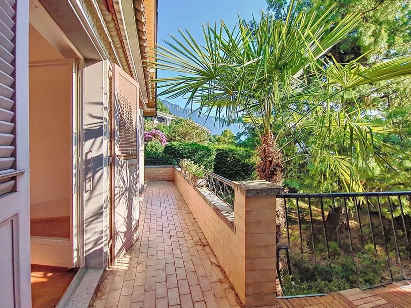 Exclusive! Renovated 5.5-room detached house with garden and lake view - Photo 1 of 13
