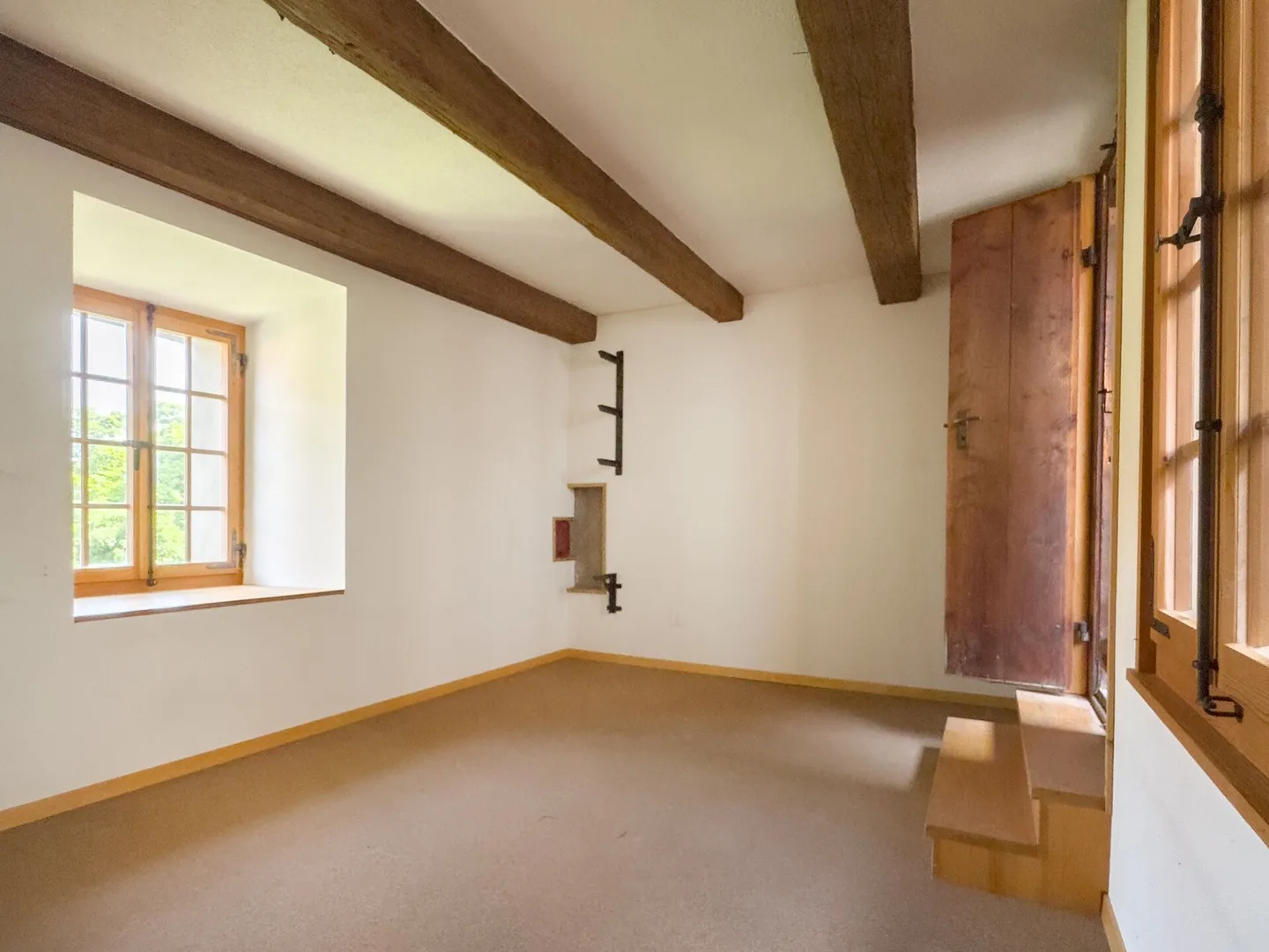 Maison de ville historique de 10 pièces avec tour de guet privée et jardin enchanteur dans le Stedtli historique de Laupen - Photo 24 sur 32