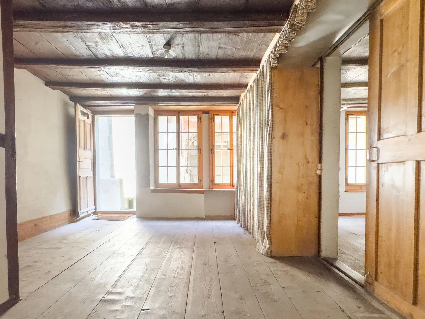 Maison de ville historique de 10 pièces avec tour de guet privée et jardin enchanteur dans le Stedtli historique de Laupen - Photo 27 sur 32