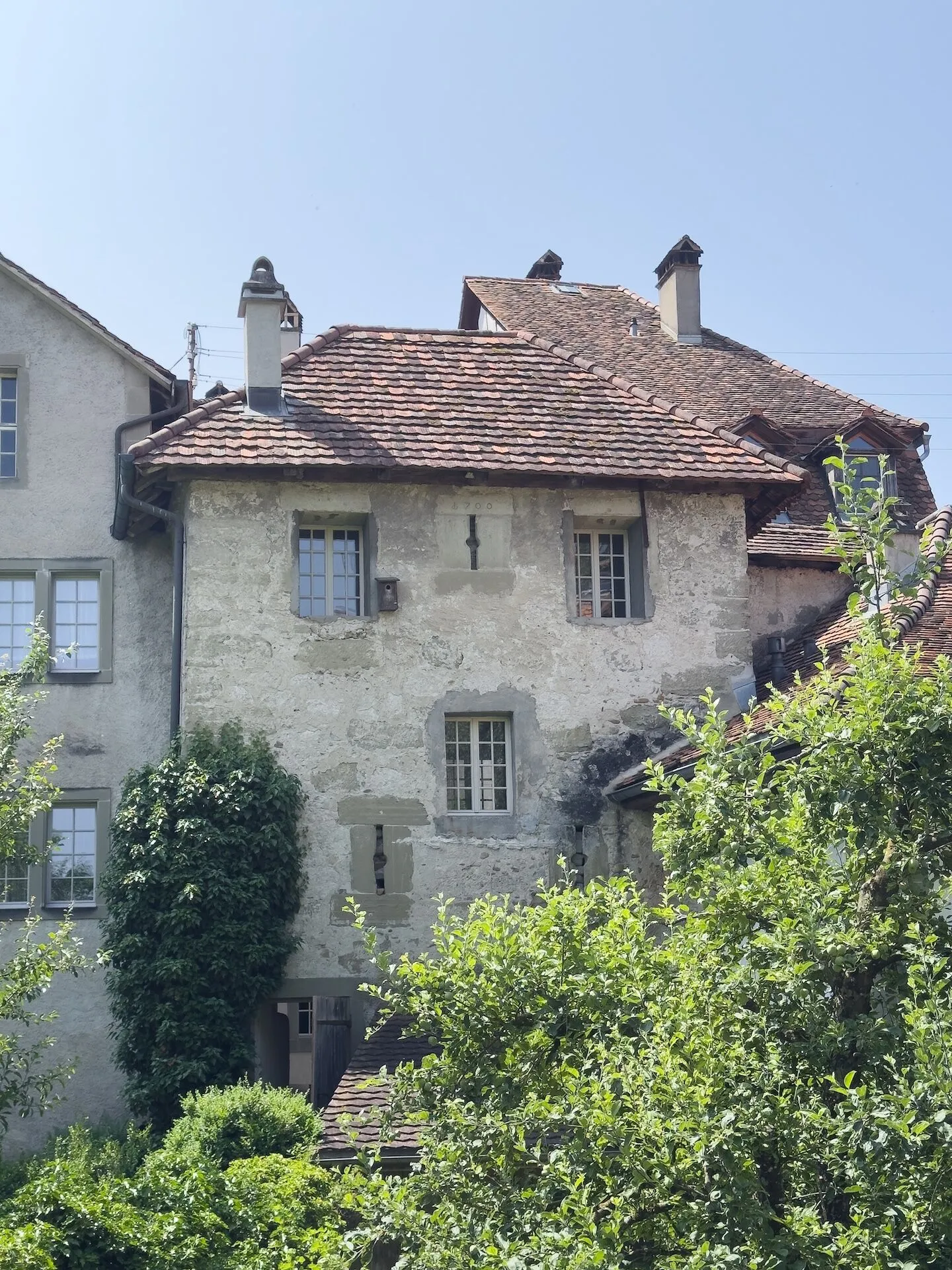 Maison de ville historique de 10 pièces avec tour de guet privée et jardin enchanteur dans le Stedtli historique de Laupen - Photo 30 sur 32