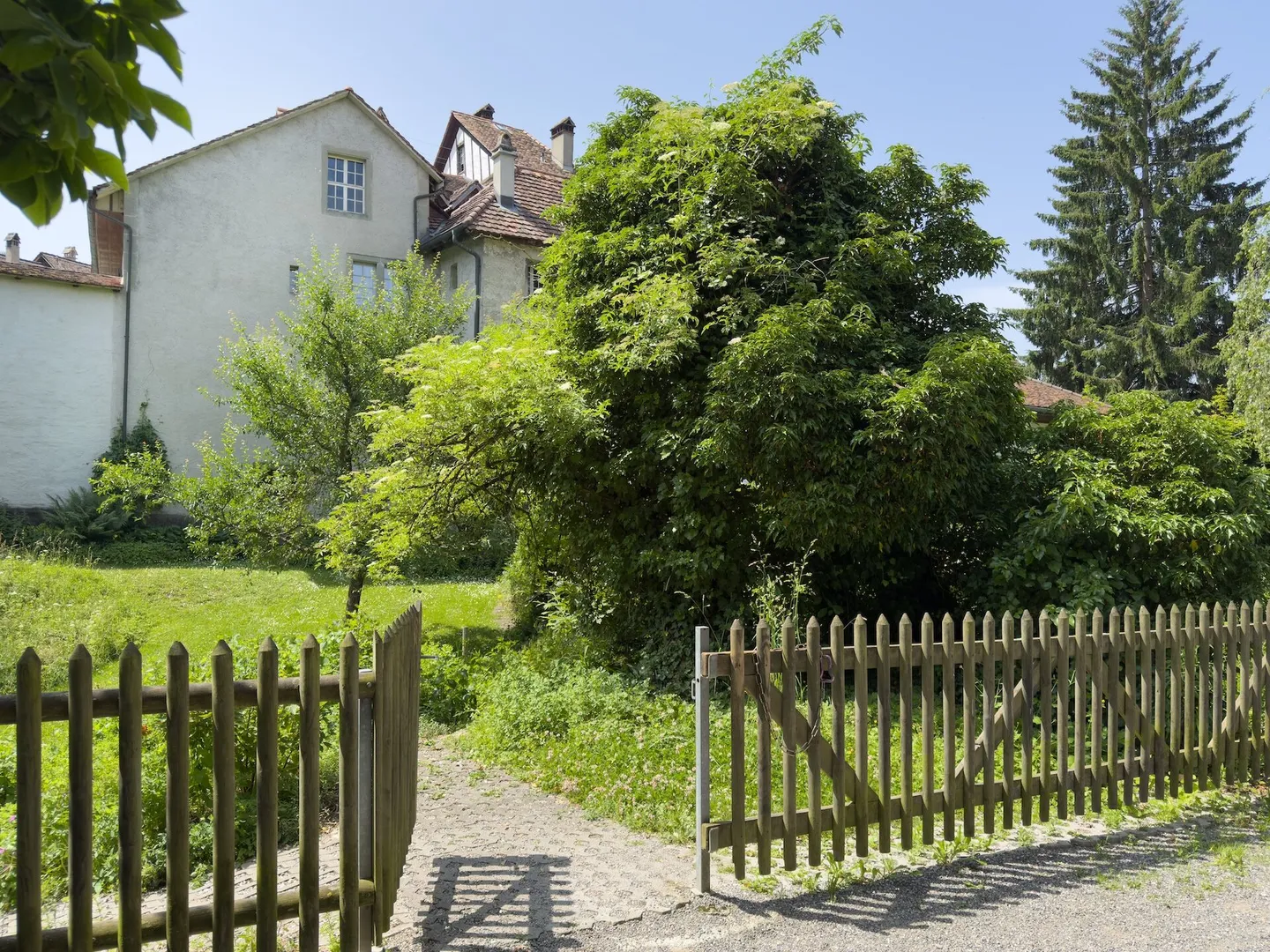 Maison de ville historique de 10 pièces avec tour de guet privée et jardin enchanteur dans le Stedtli historique de Laupen - Photo 32 sur 32
