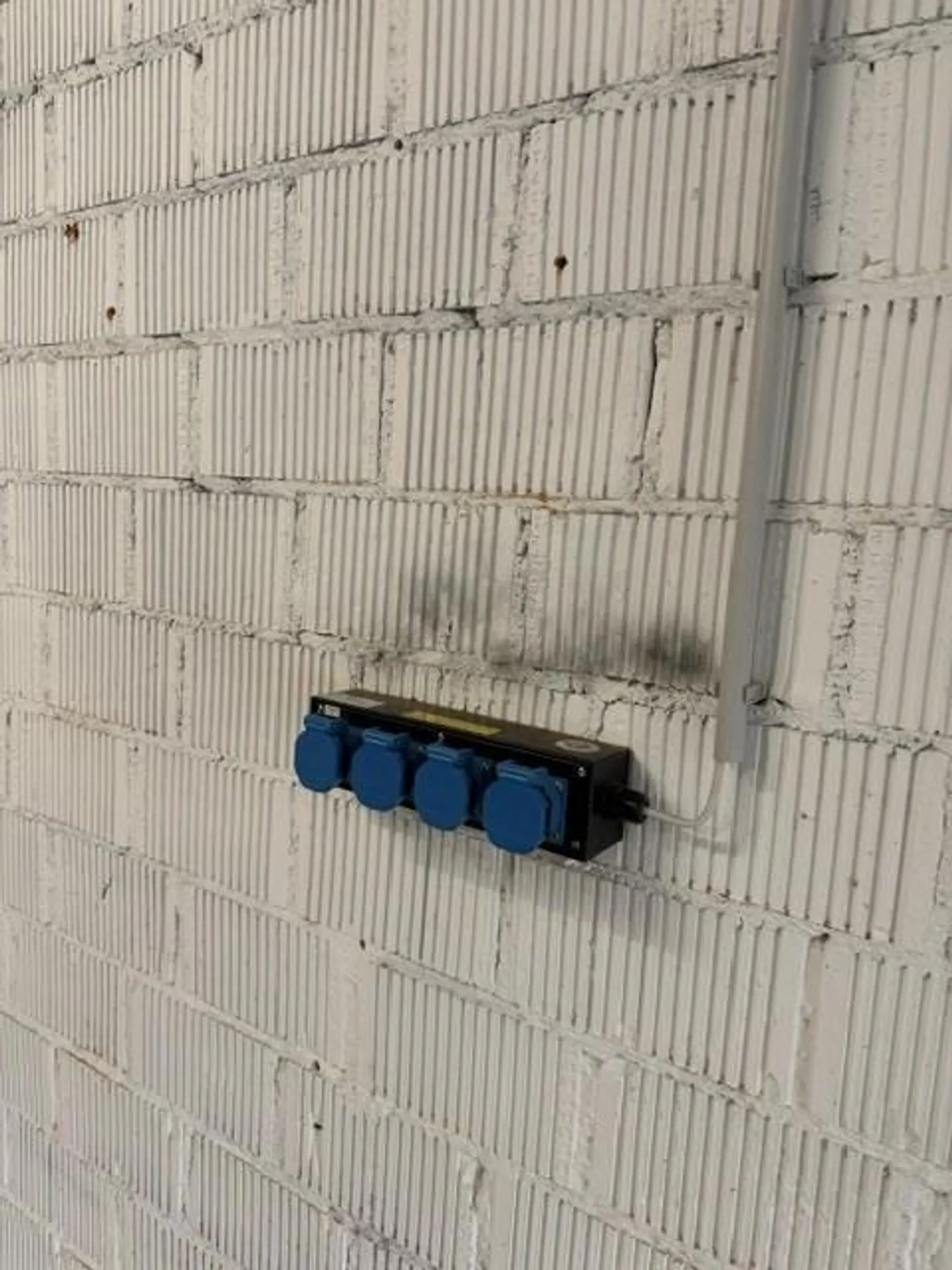 Installations de stockage / d'atelier - Photo 3 sur 6