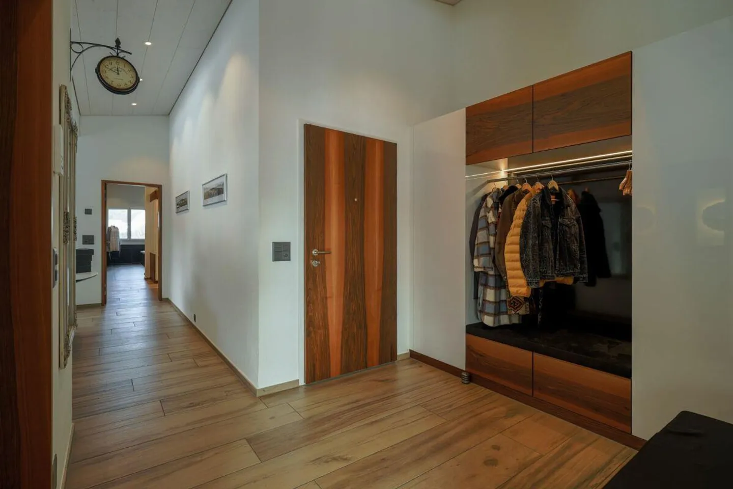 Vivere il lusso puro! Elegante oasi di 4,5 stanze con un'altezza di 6 m, bagno spa ensuite e loggia vetrata - Foto 6 di 14