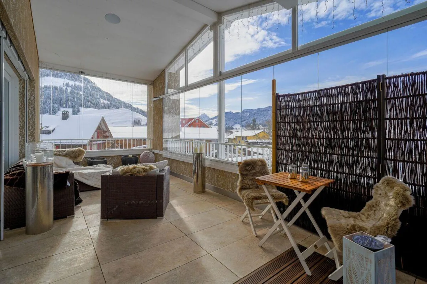 Vivere il lusso puro! Elegante oasi di 4,5 stanze con un'altezza di 6 m, bagno spa ensuite e loggia vetrata - Foto 9 di 14