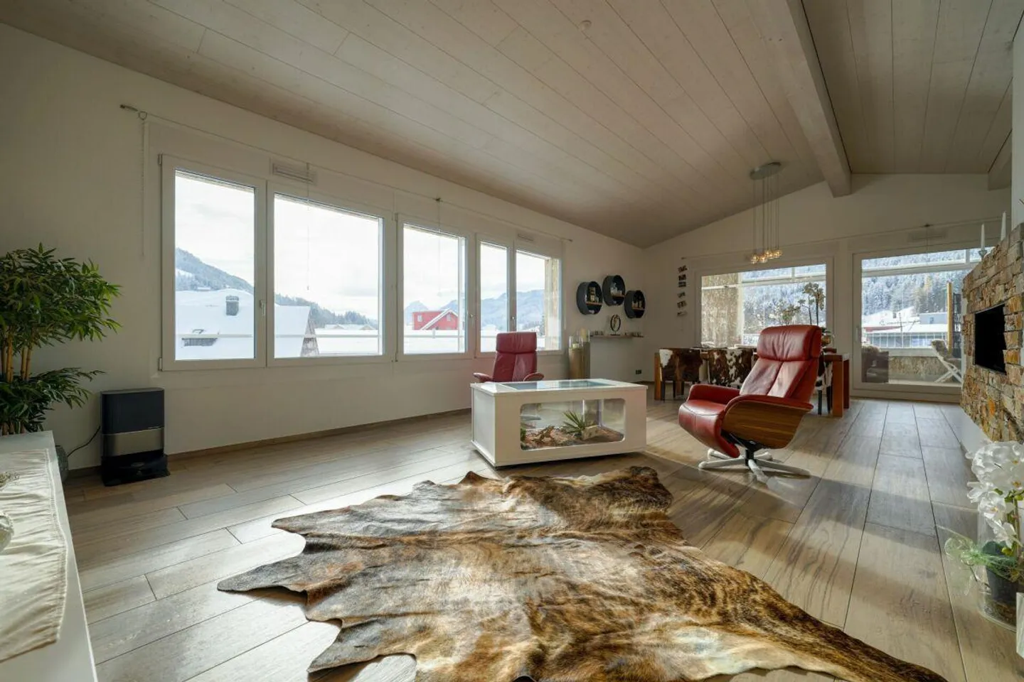 Vivere il lusso puro! Elegante oasi di 4,5 stanze con un'altezza di 6 m, bagno spa ensuite e loggia vetrata - Foto 2 di 14