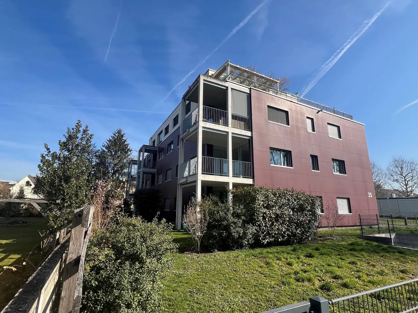 Moderne 3.5-Zimmer-Wohnung 1.OG mit Balkon - Foto 1 von 14