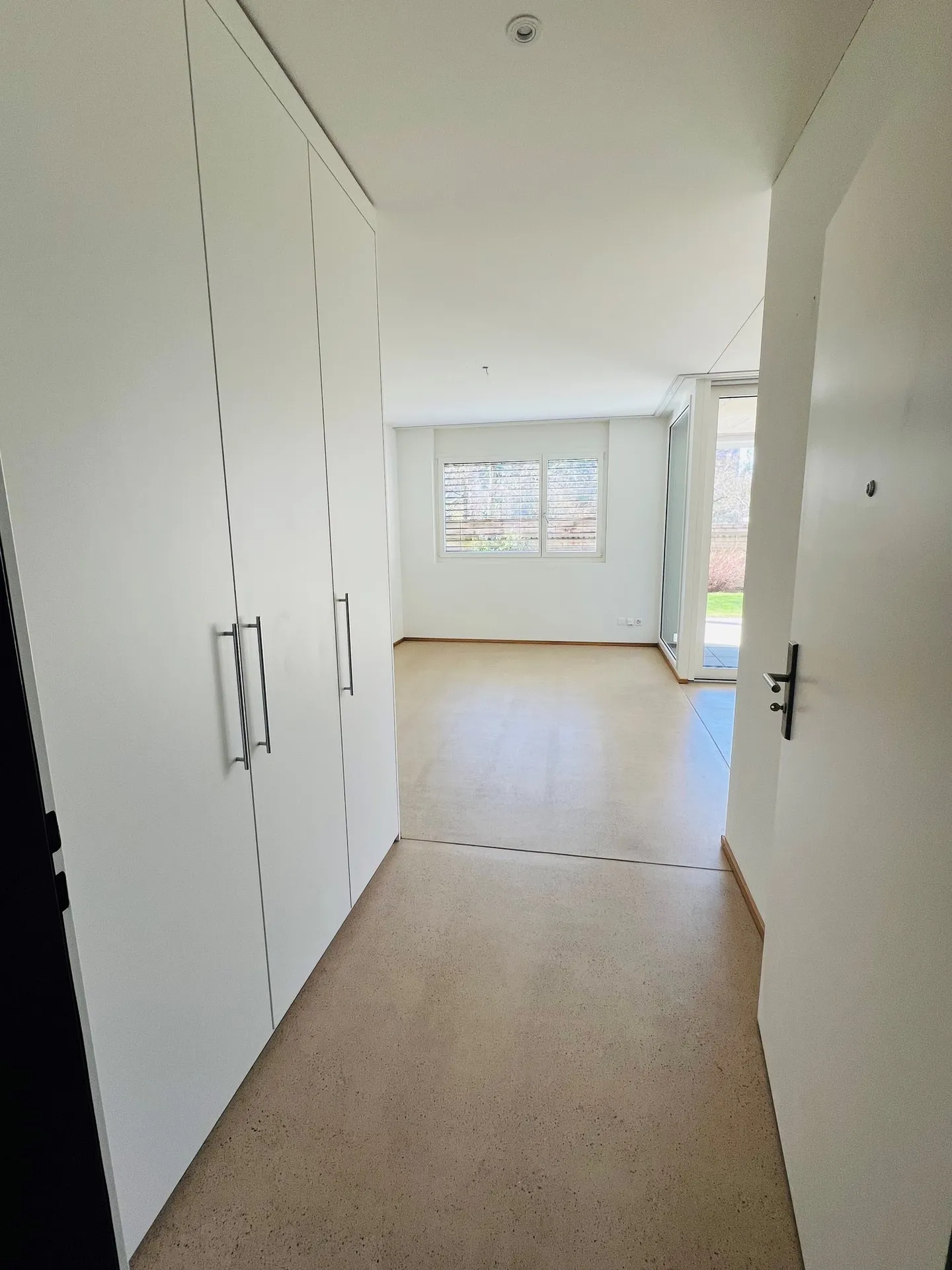 Moderne 3.5-Zimmer-Wohnung 1.OG mit Balkon - Foto 2 von 14