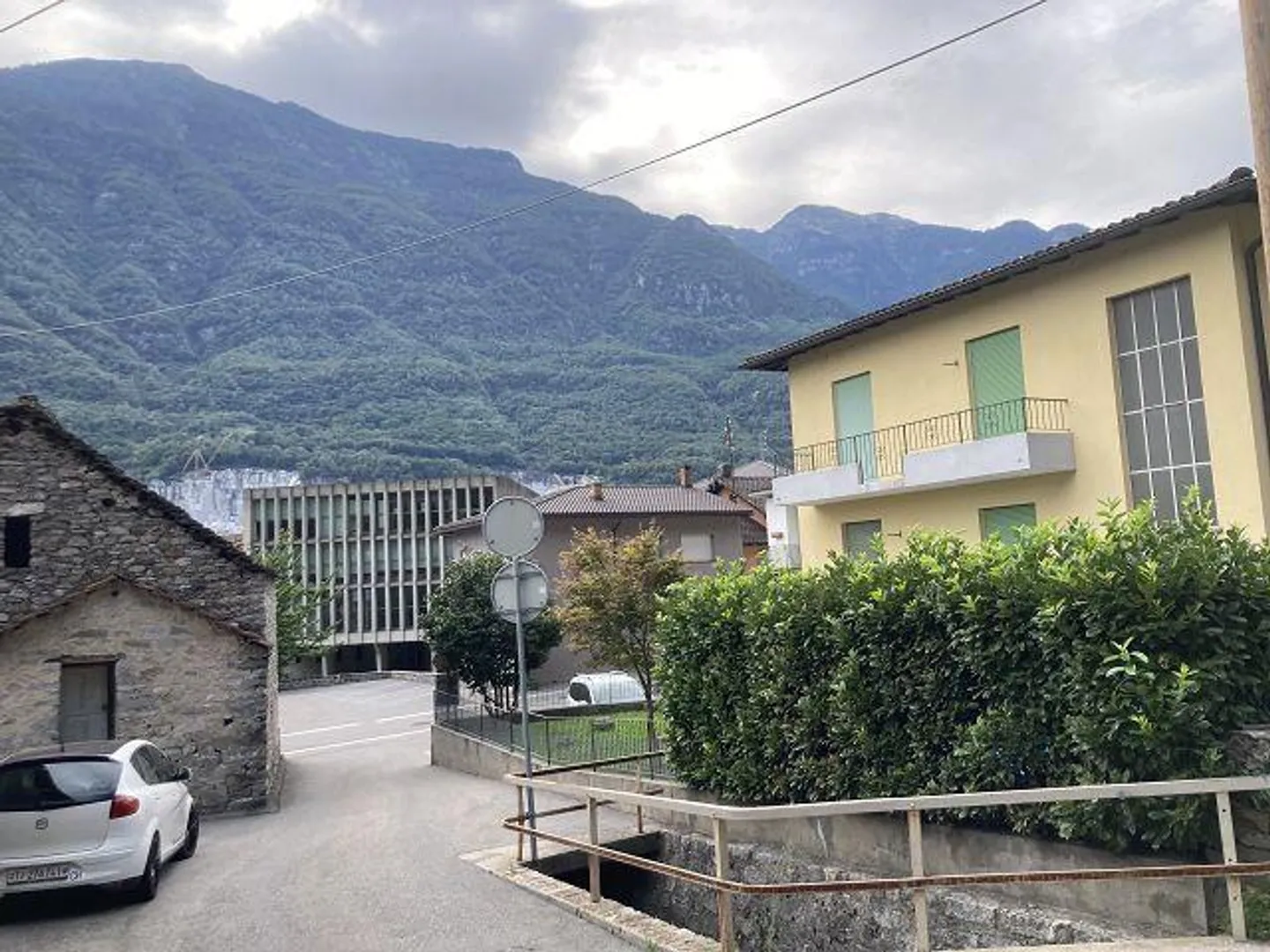 «2-Familien-Haus mit Nebenhaus zum Ausbauen / casa bifamiliare con casa annesso da ristrutturare» - Foto 21 di 25