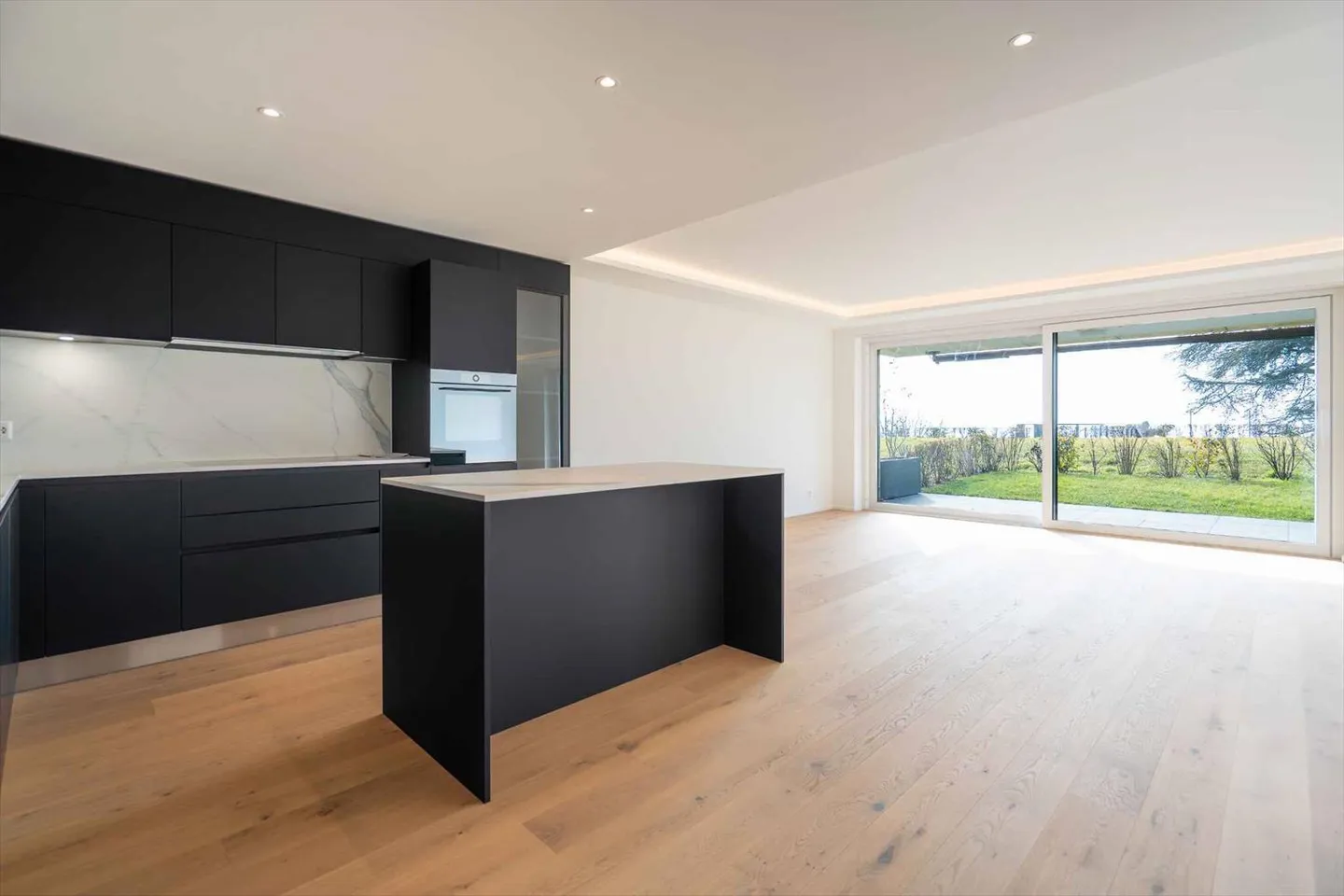 Beautiful apartment with 3.5 rooms and high standard - 110 m2 + terrace and garden - Photo 1 of 12