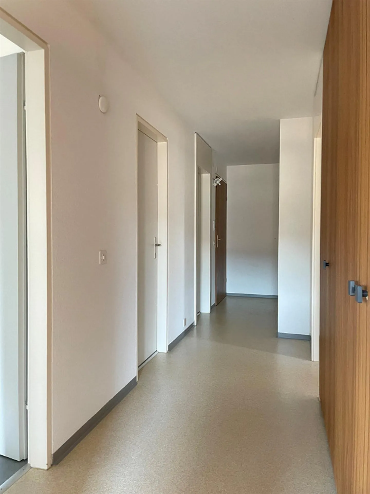 Apartment for rent - Photo 9 of 13