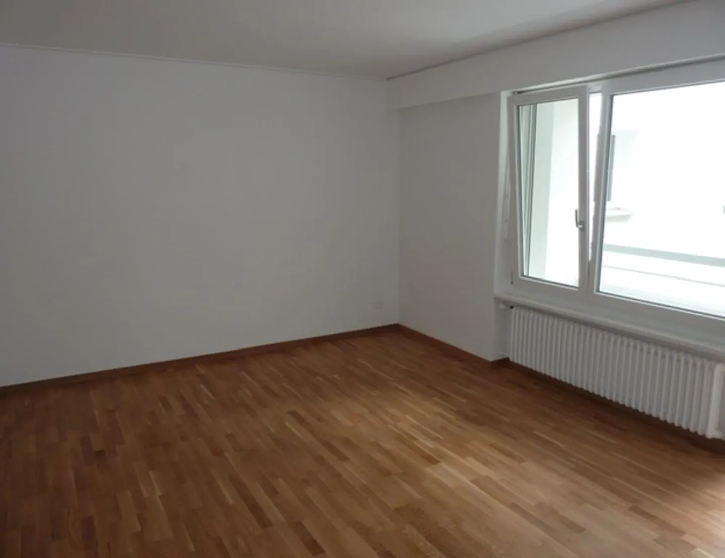 Completely renovated 1-room apartment with balcony in a top location - Photo 3 of 7