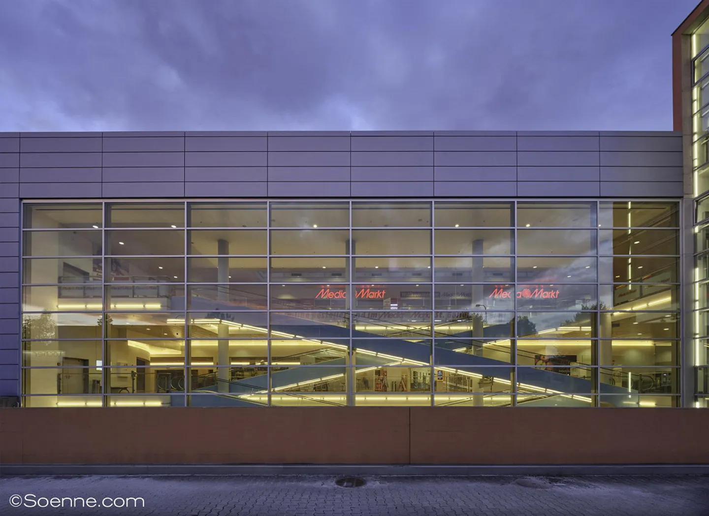 Espaces de vente de 100 à 250 m2 dans le Westcenter - Photo 4 sur 10
