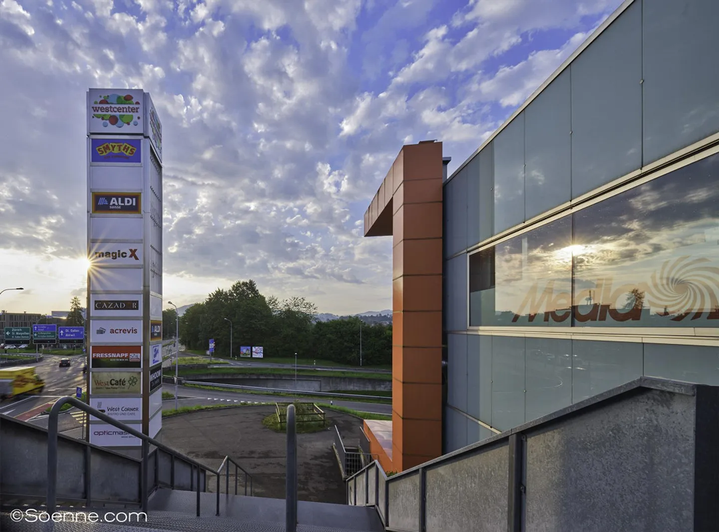 Espaces de vente de 100 à 250 m2 dans le Westcenter - Photo 5 sur 10
