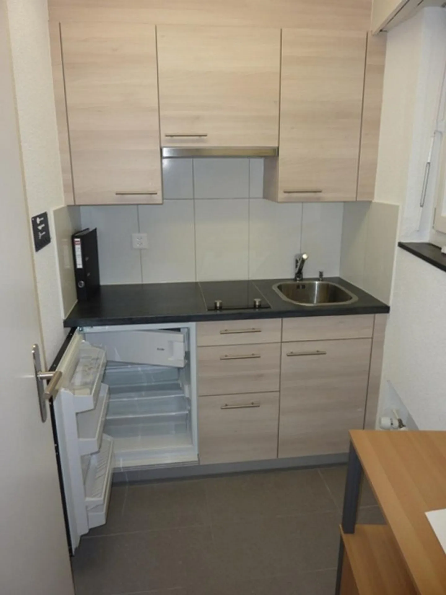 Completely renovated 1-room apartment with balcony in a top location - Photo 4 of 7