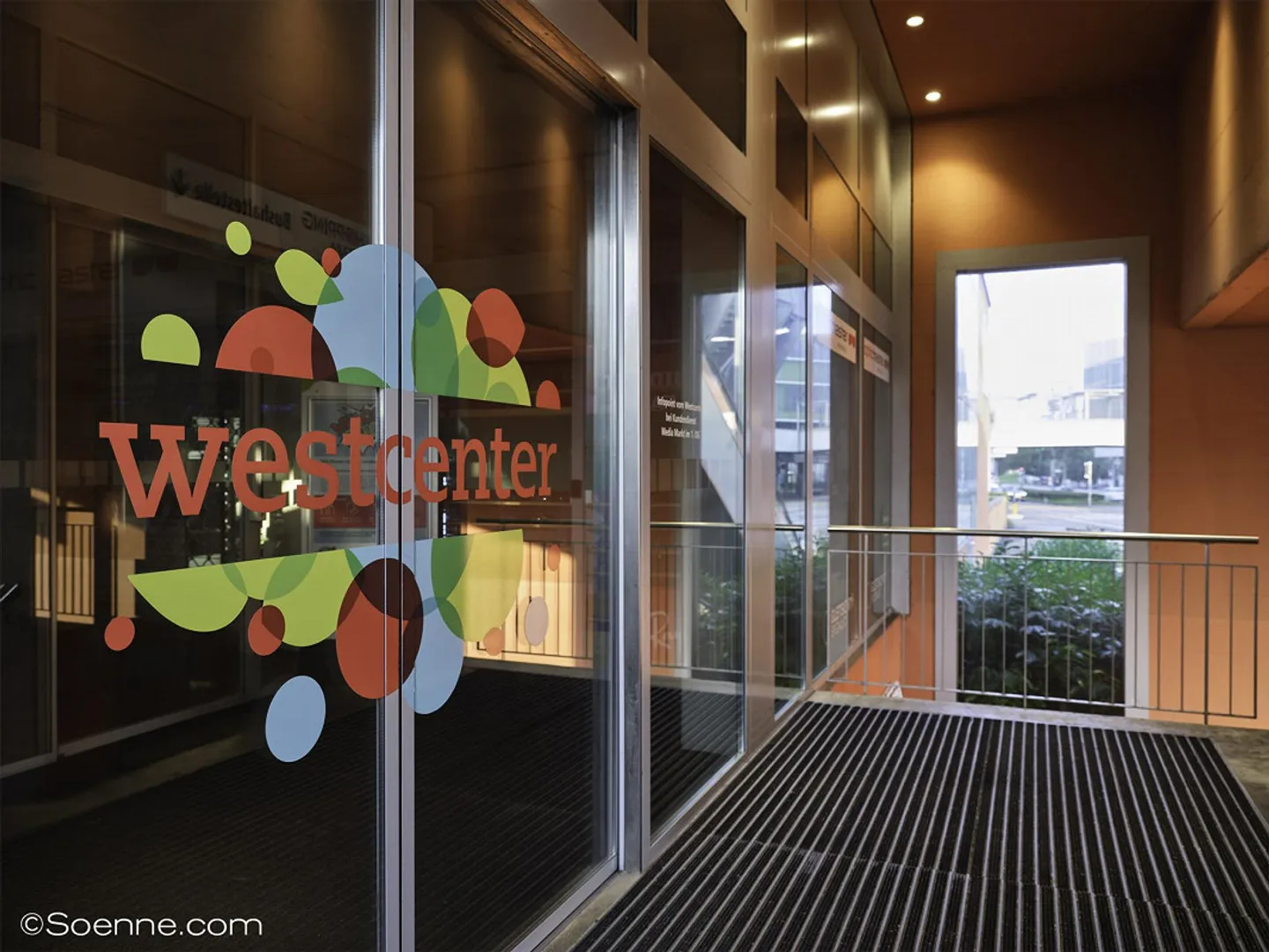 Espaces de vente de 100 à 250 m2 dans le Westcenter - Photo 6 sur 10
