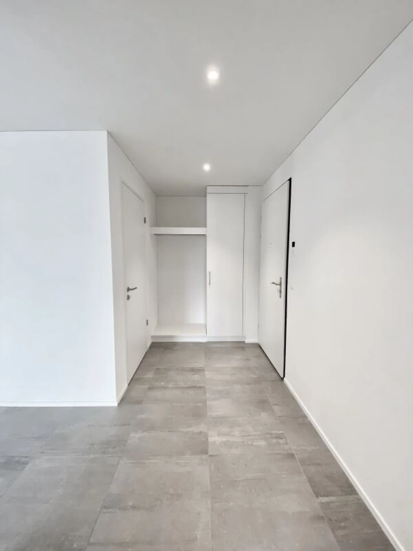 Spacious Luxury Apartment - Photo 5 of 10