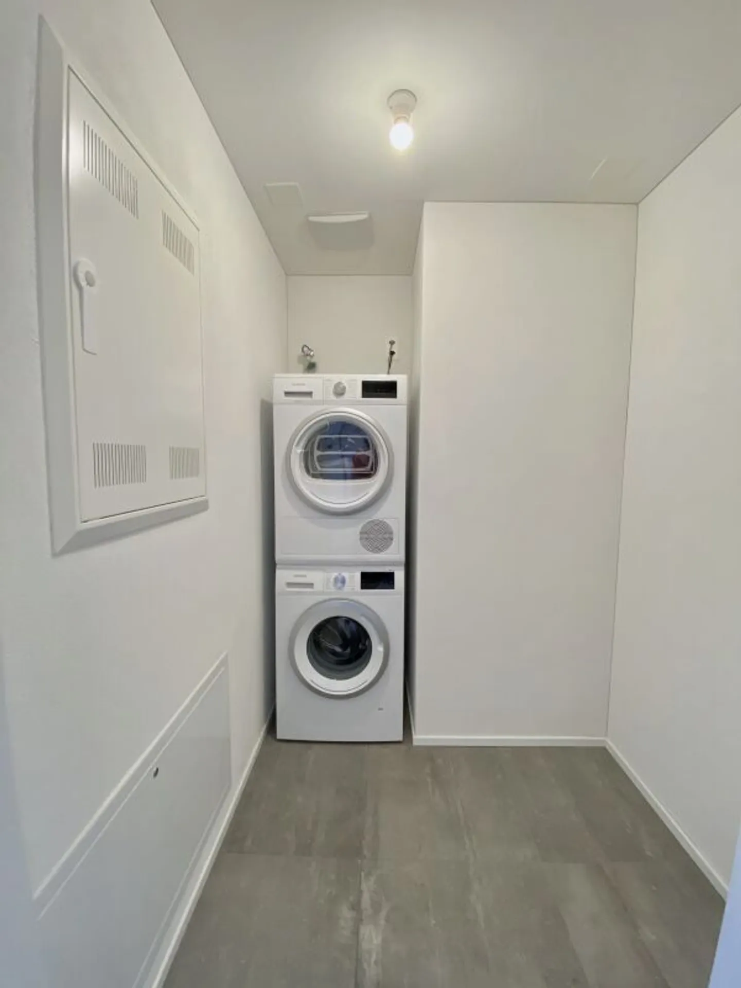 Spacious Luxury Apartment - Photo 8 of 10