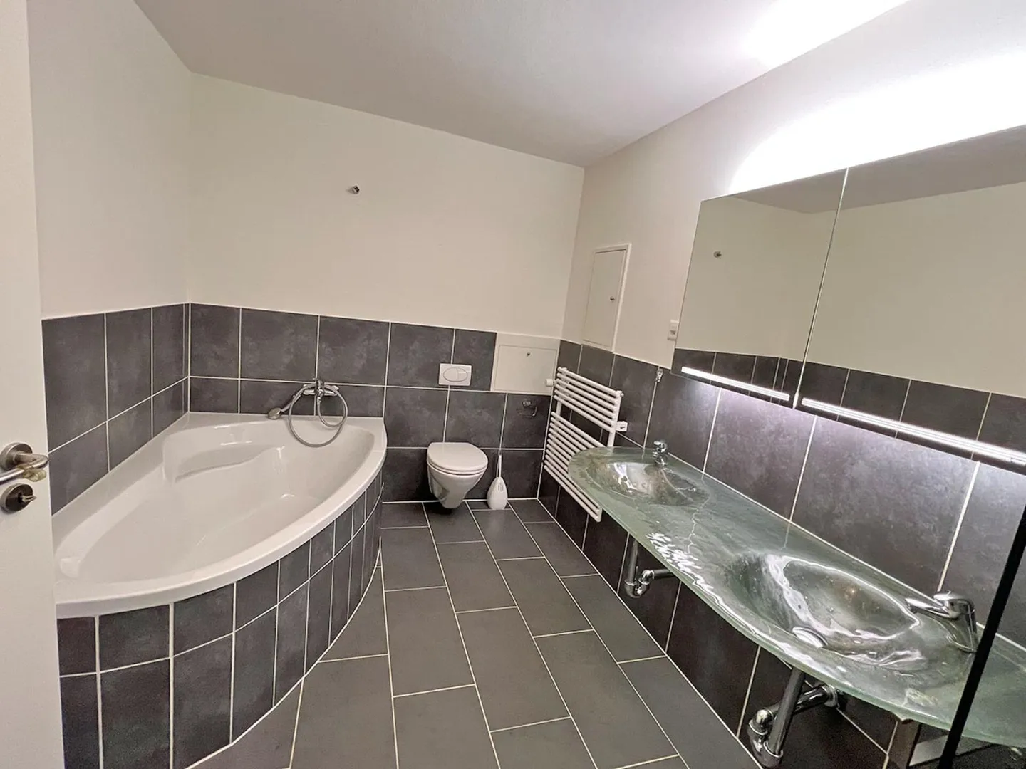 Living in Loft Style - Your 4.5-Room Apartment with Fireplace and Private Parking Space in Burgdorf - Photo 5 of 29