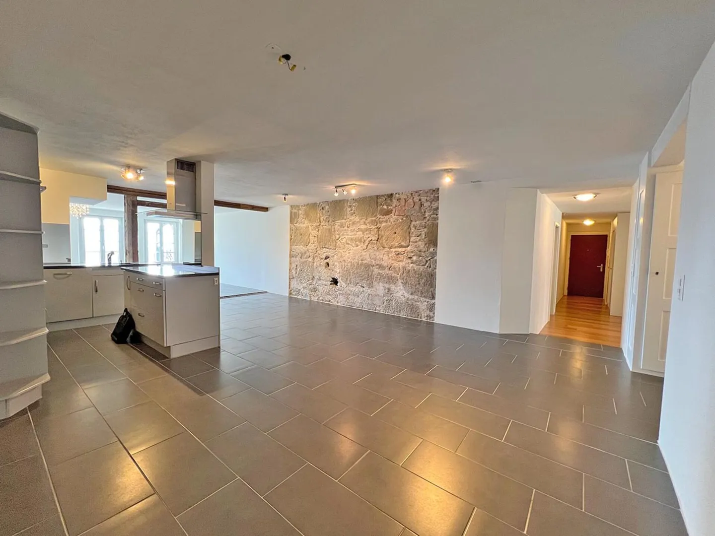 Living in Loft Style - Your 4.5-Room Apartment with Fireplace and Private Parking Space in Burgdorf - Photo 9 of 29