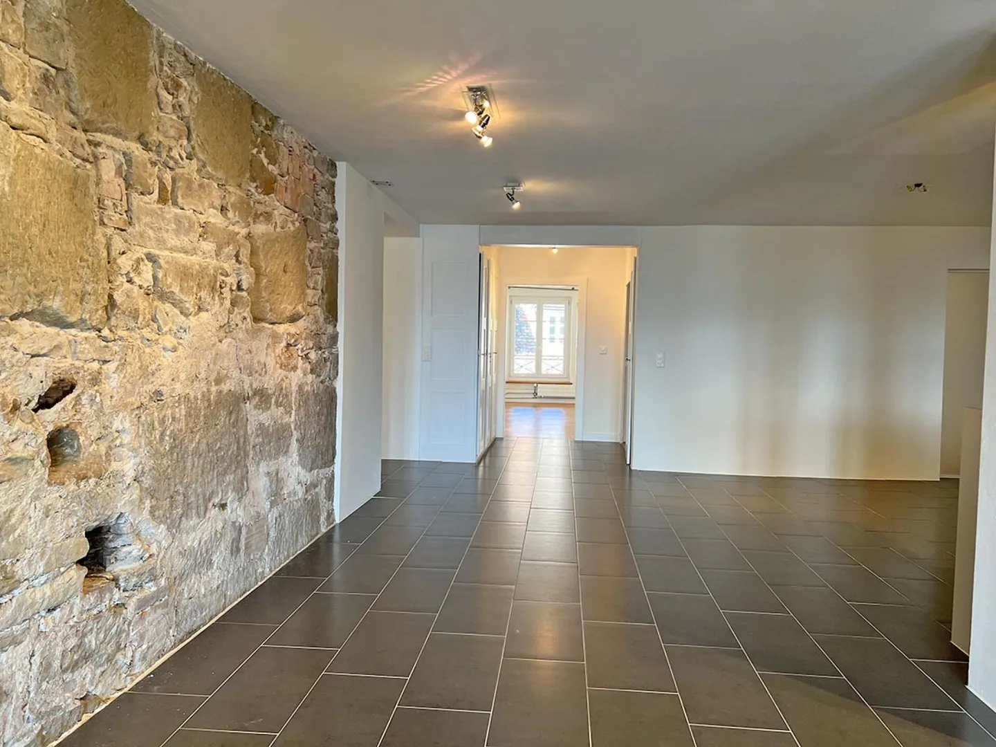 Living in Loft Style - Your 4.5-Room Apartment with Fireplace and Private Parking Space in Burgdorf - Photo 12 of 29