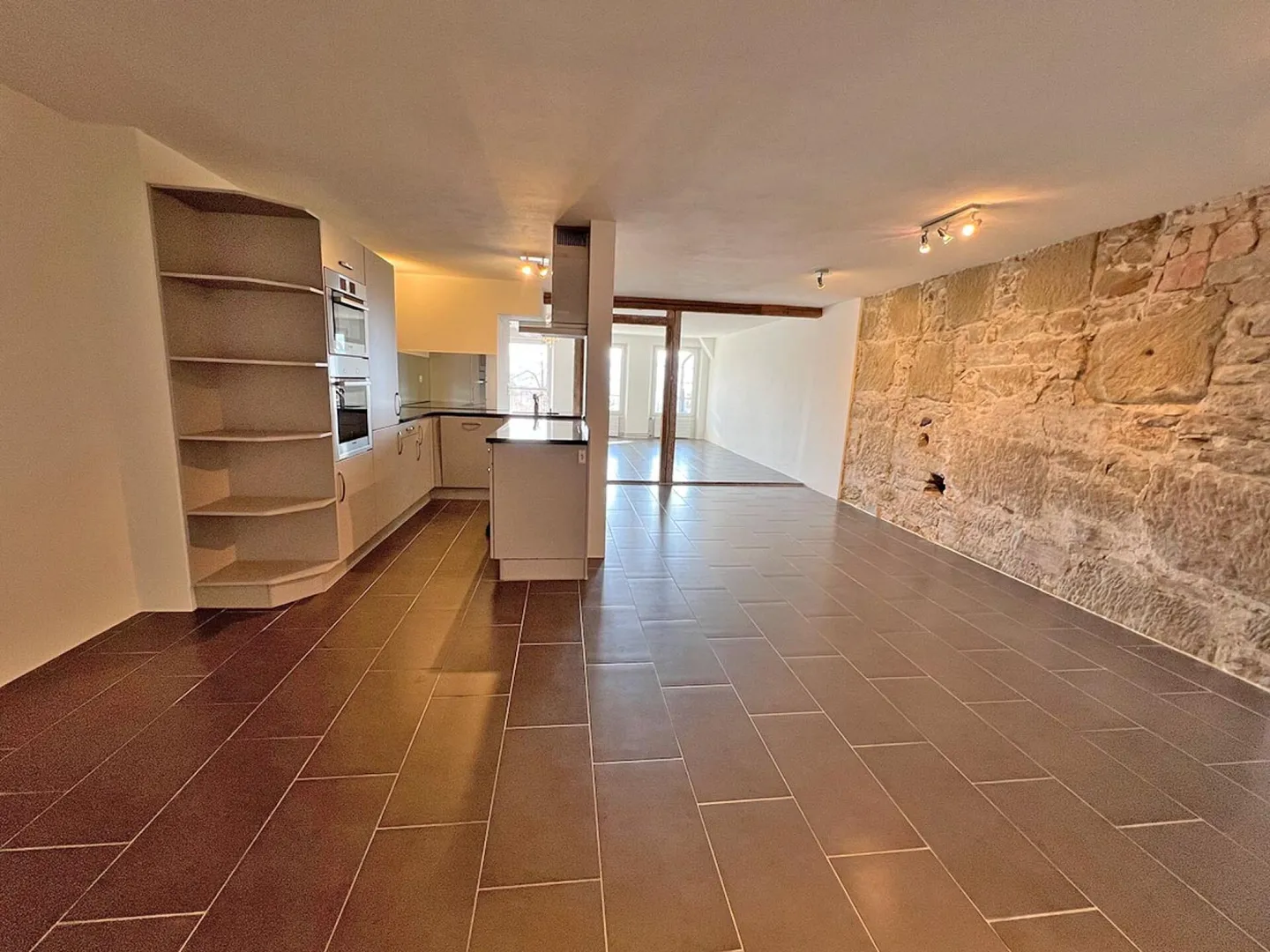 Living in Loft Style - Your 4.5-Room Apartment with Fireplace and Private Parking Space in Burgdorf - Photo 13 of 29