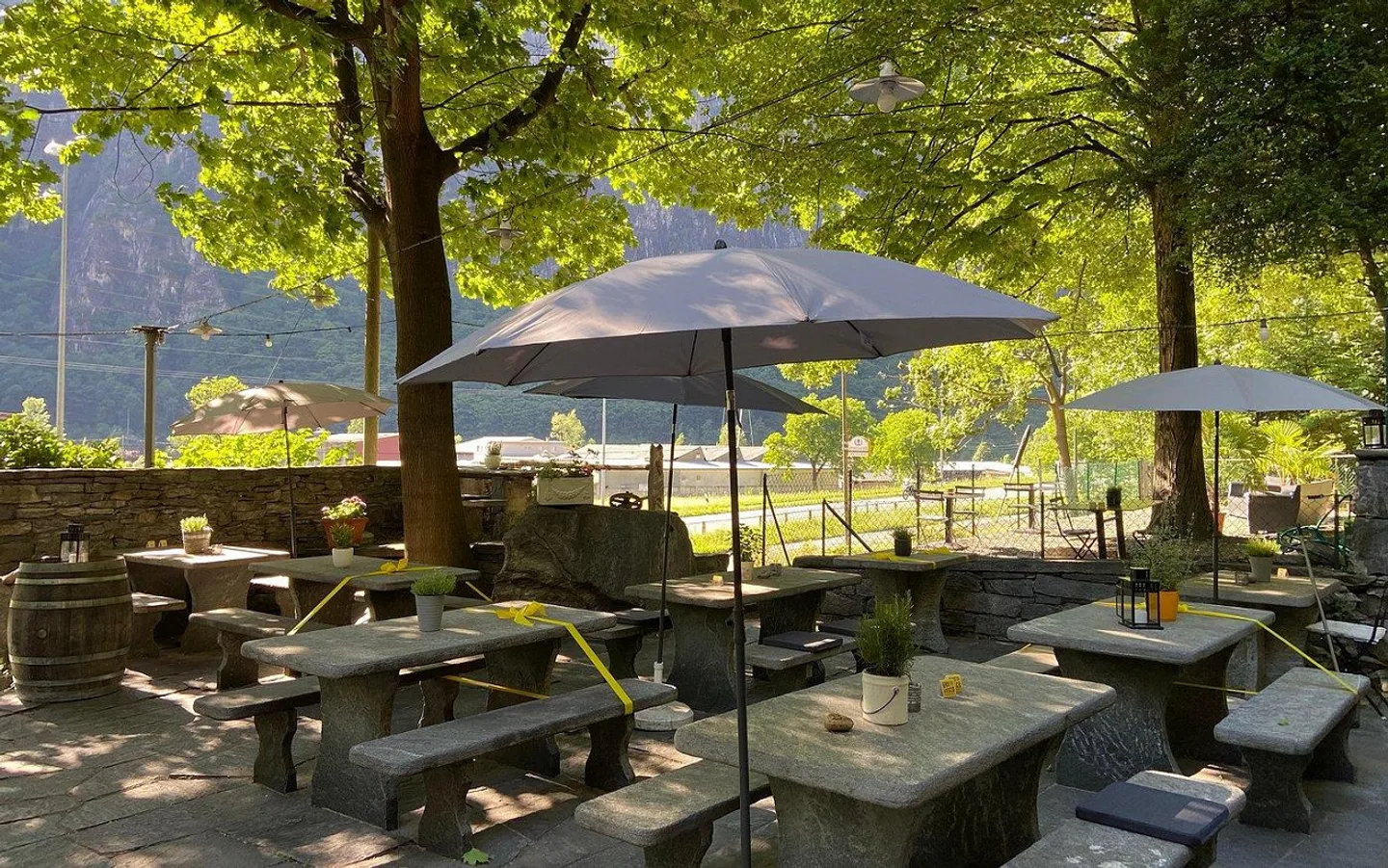 Charmante Grotte in der Nähe des Waldes - Foto 3 von 6