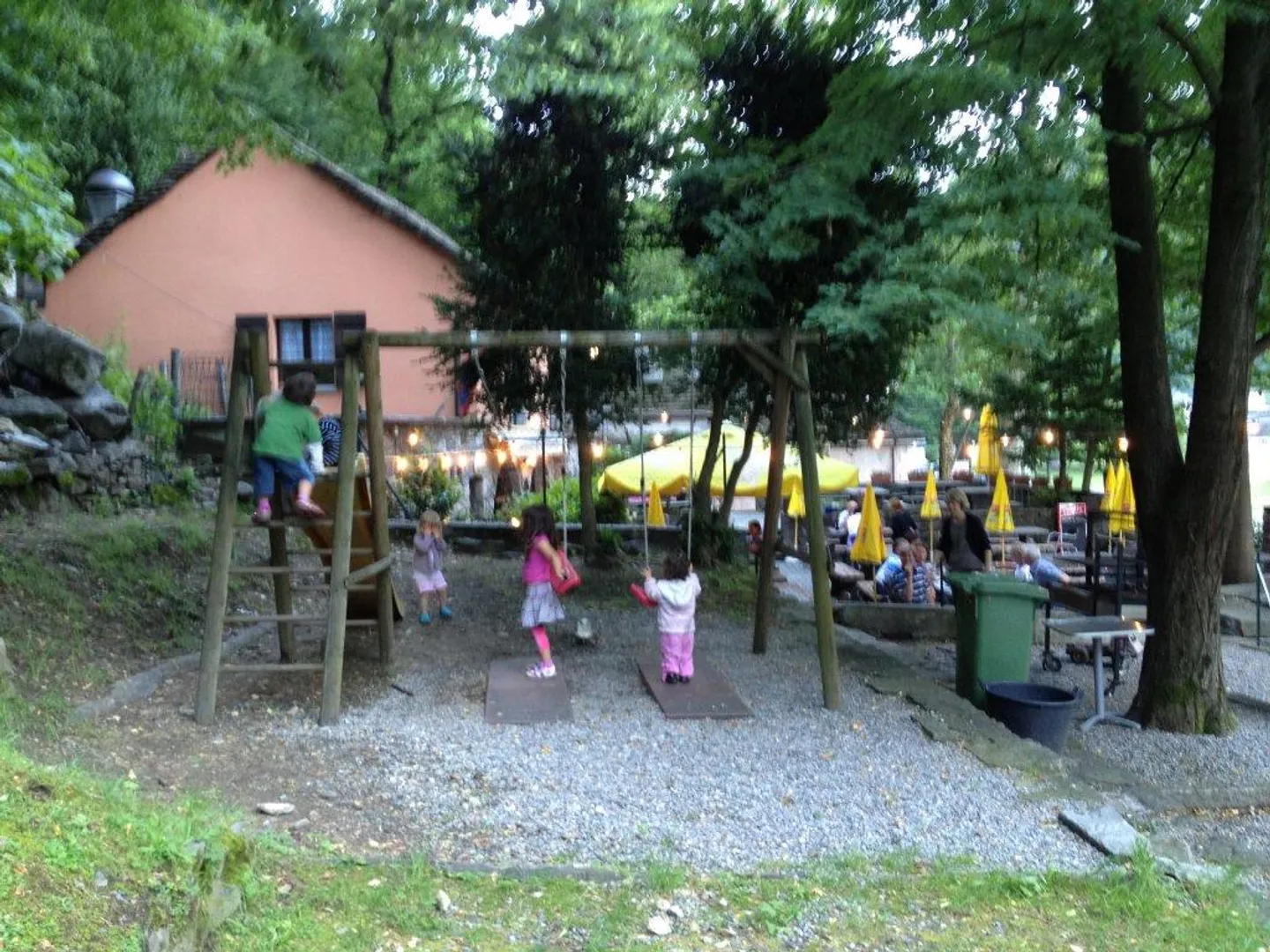 Charmante Grotte in der Nähe des Waldes - Foto 6 von 6