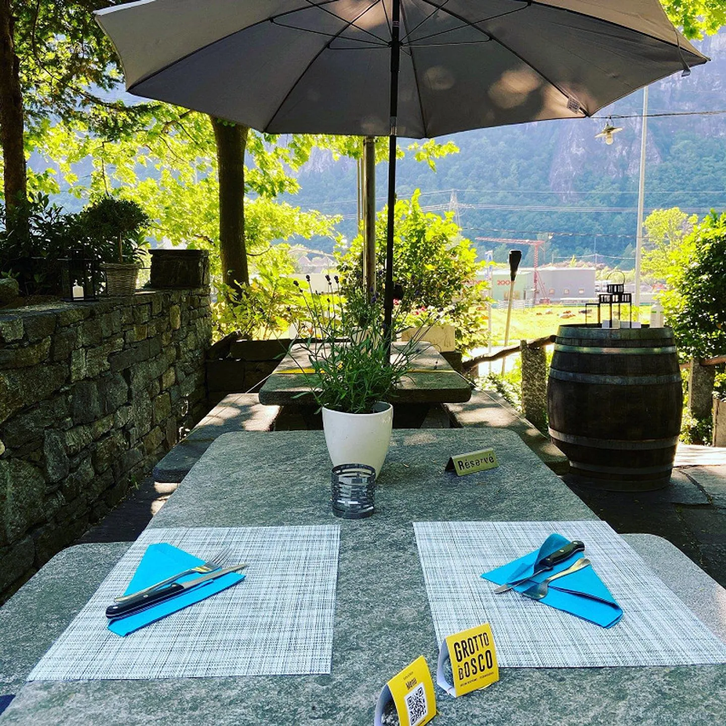 Charmante Grotte in der Nähe des Waldes - Foto 2 von 6