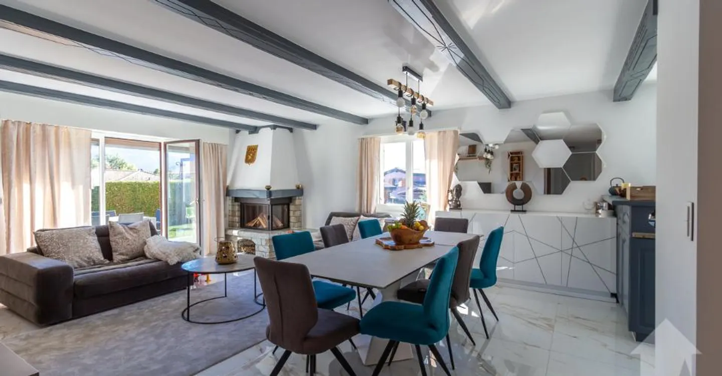 Casa di villaggio ristrutturata con 7,5 stanze, grande giardino e terrazze - Foto 5 di 13