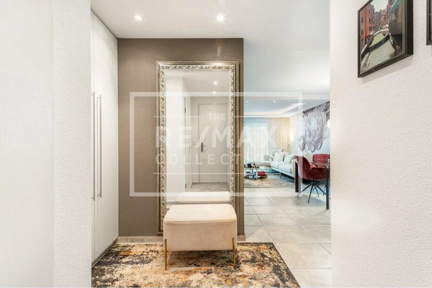 Stylish 5½-room semi-detached family house with high-quality expansion standard - Photo 2 of 13