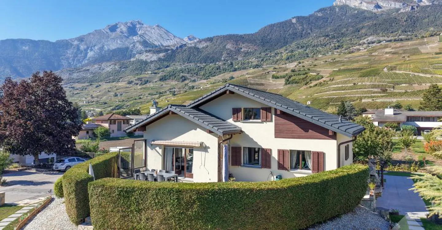 Casa di villaggio ristrutturata con 7,5 stanze, grande giardino e terrazze - Foto 7 di 13