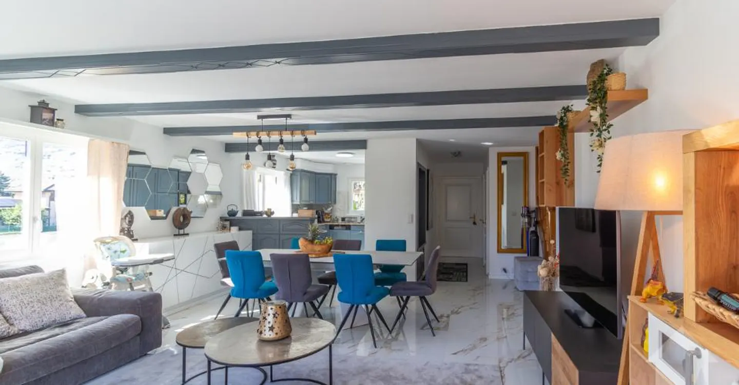 Casa di villaggio ristrutturata con 7,5 stanze, grande giardino e terrazze - Foto 9 di 13