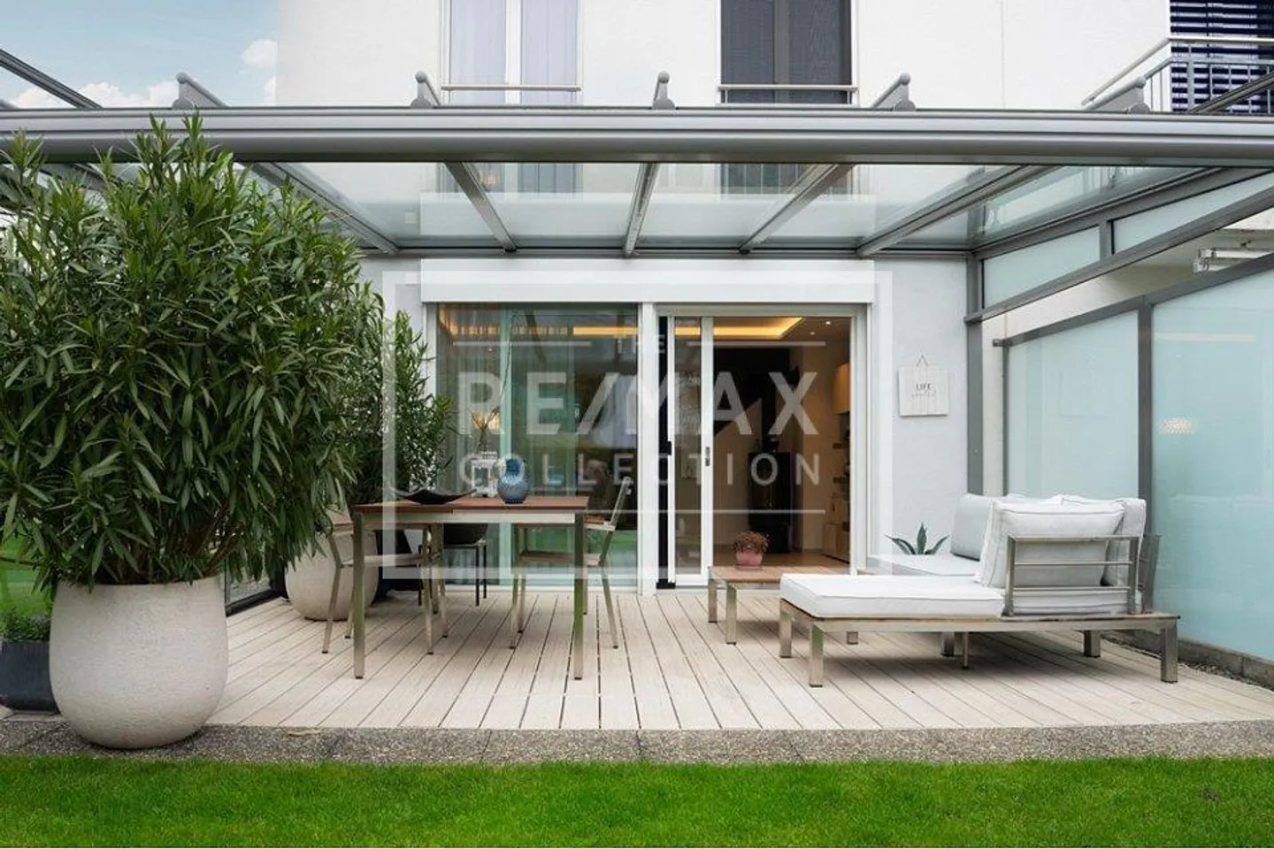 Stylish 5½-room semi-detached family house with high-quality expansion standard - Photo 9 of 13
