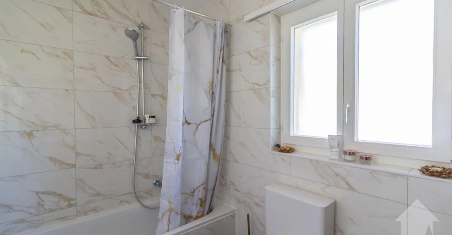 Casa di villaggio ristrutturata con 7,5 stanze, grande giardino e terrazze - Foto 11 di 13