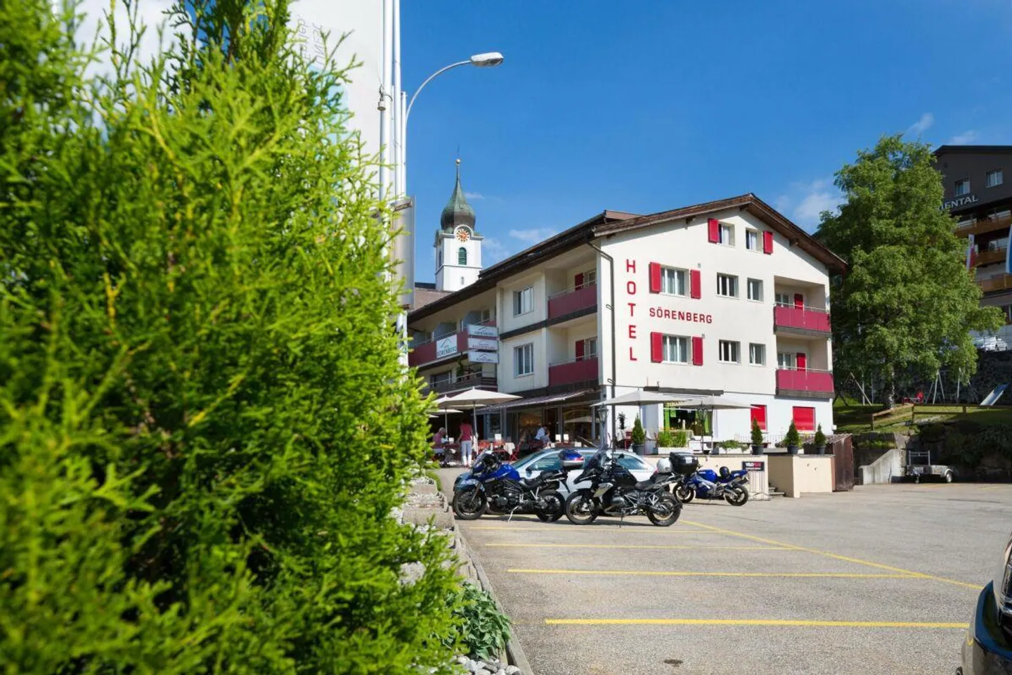 Family Hotel Sörenberg with leased restaurant - Photo 2 of 11