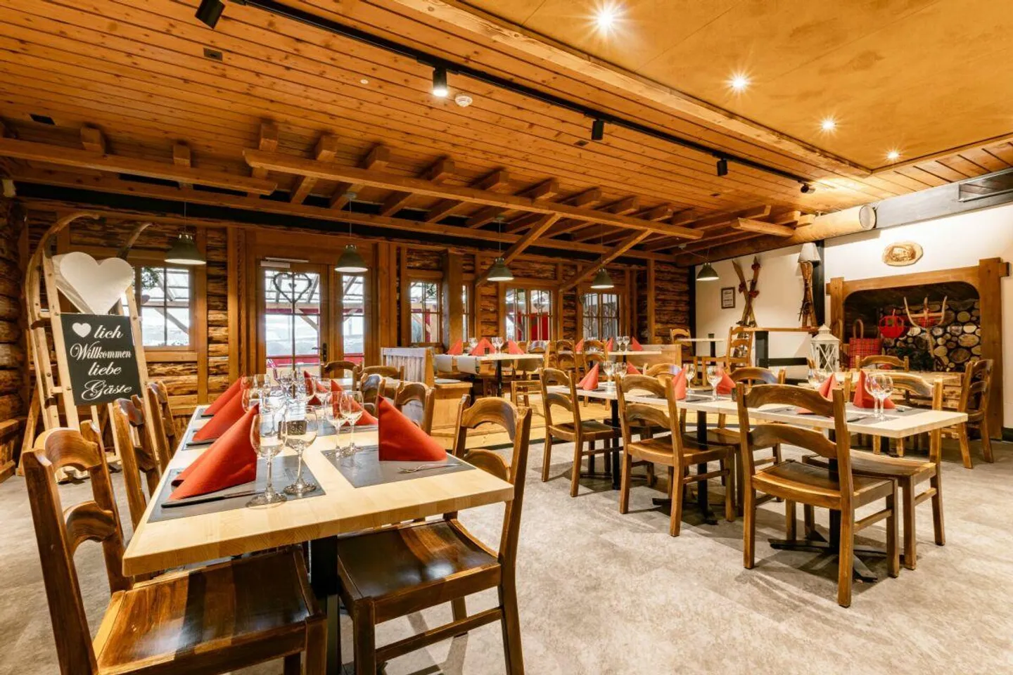 Family Hotel Sörenberg with leased restaurant - Photo 3 of 11