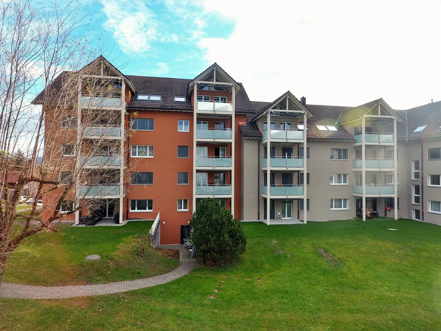 Spacious, bright apartment in the green - Photo 1 of 10