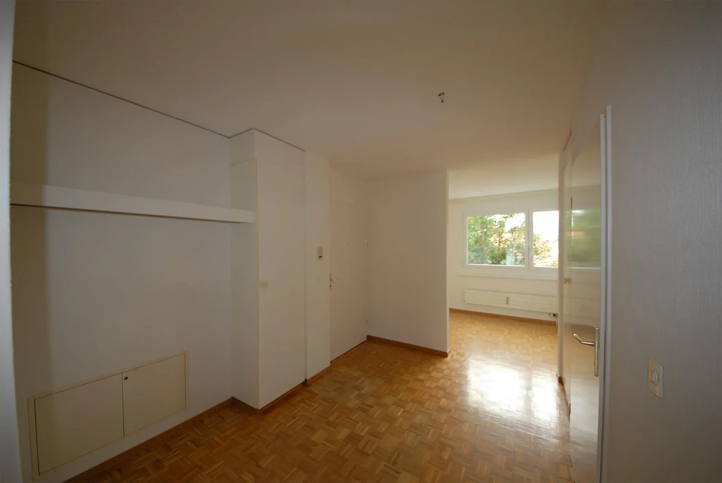 Spacious, bright apartment in the green - Photo 5 of 10