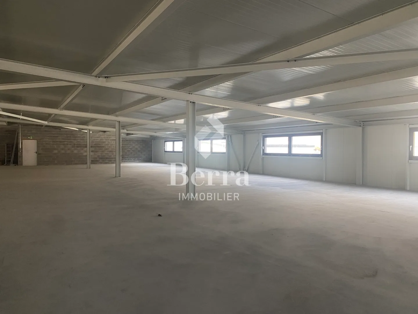 Perfetto per il deposito veicoli grazie a un ascensore per auto - Foto 3 di 12