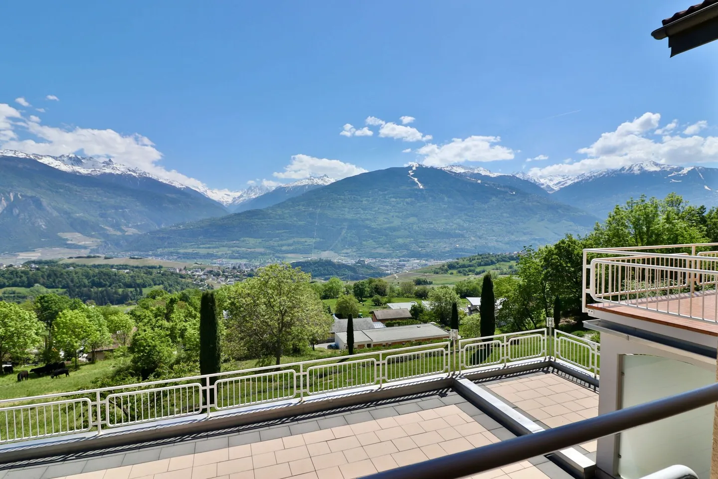 Villa avec piscine et vue panoramique - Photo 4 sur 13