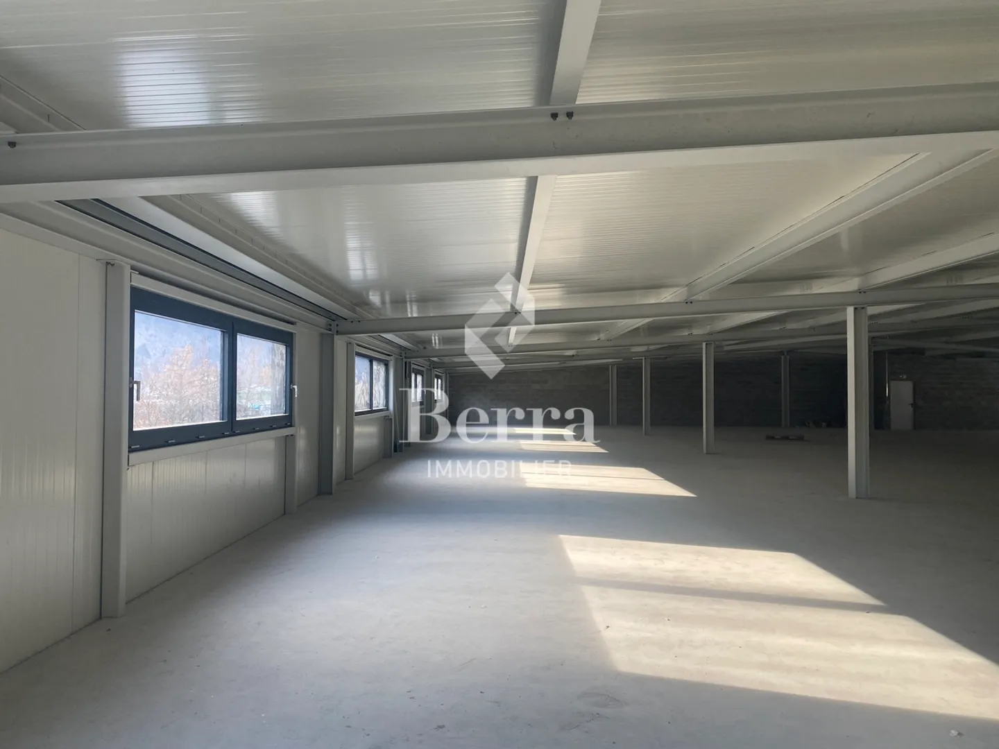 Perfetto per il deposito veicoli grazie a un ascensore per auto - Foto 10 di 12