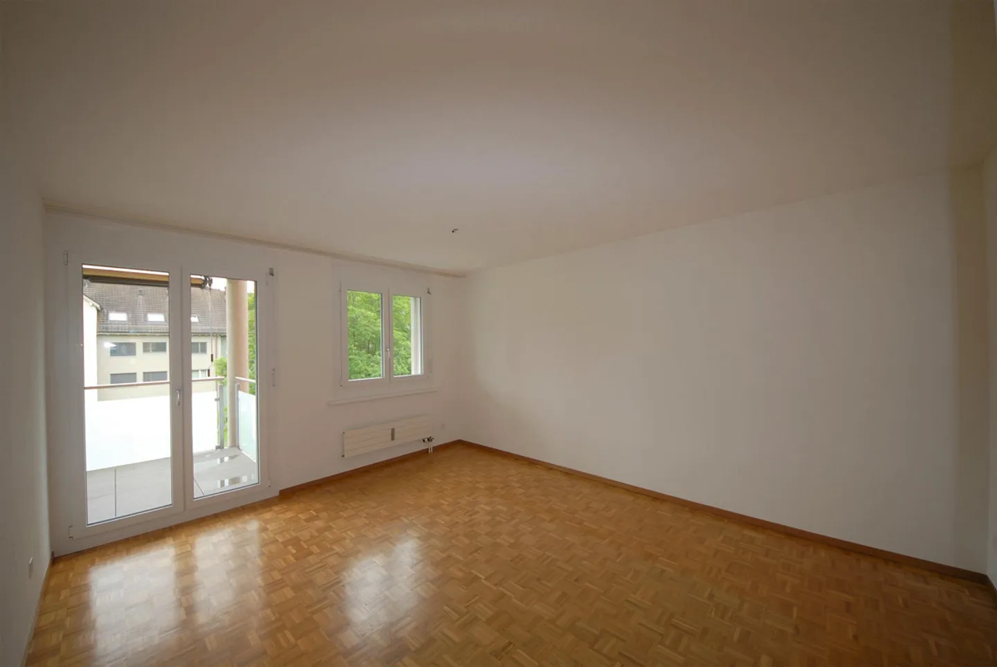 Spacious, bright apartment in the green - Photo 7 of 10