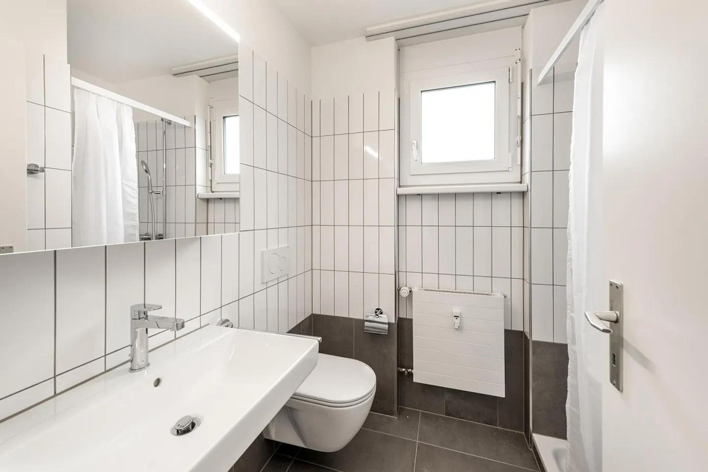 Vie moderne avec vue - maisonette rénovée de 3,5 pièces - Photo 4 sur 12