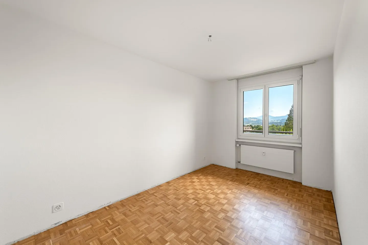 Vie moderne avec vue - maisonette rénovée de 3,5 pièces - Photo 8 sur 12