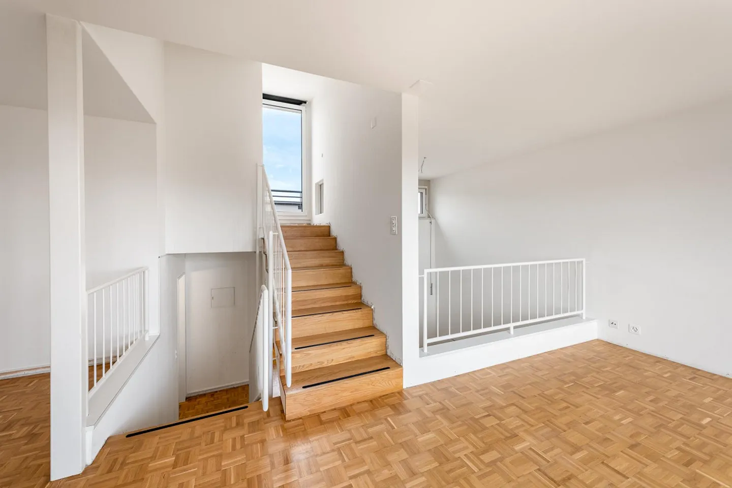 Vie moderne avec vue - maisonette rénovée de 3,5 pièces - Photo 11 sur 12