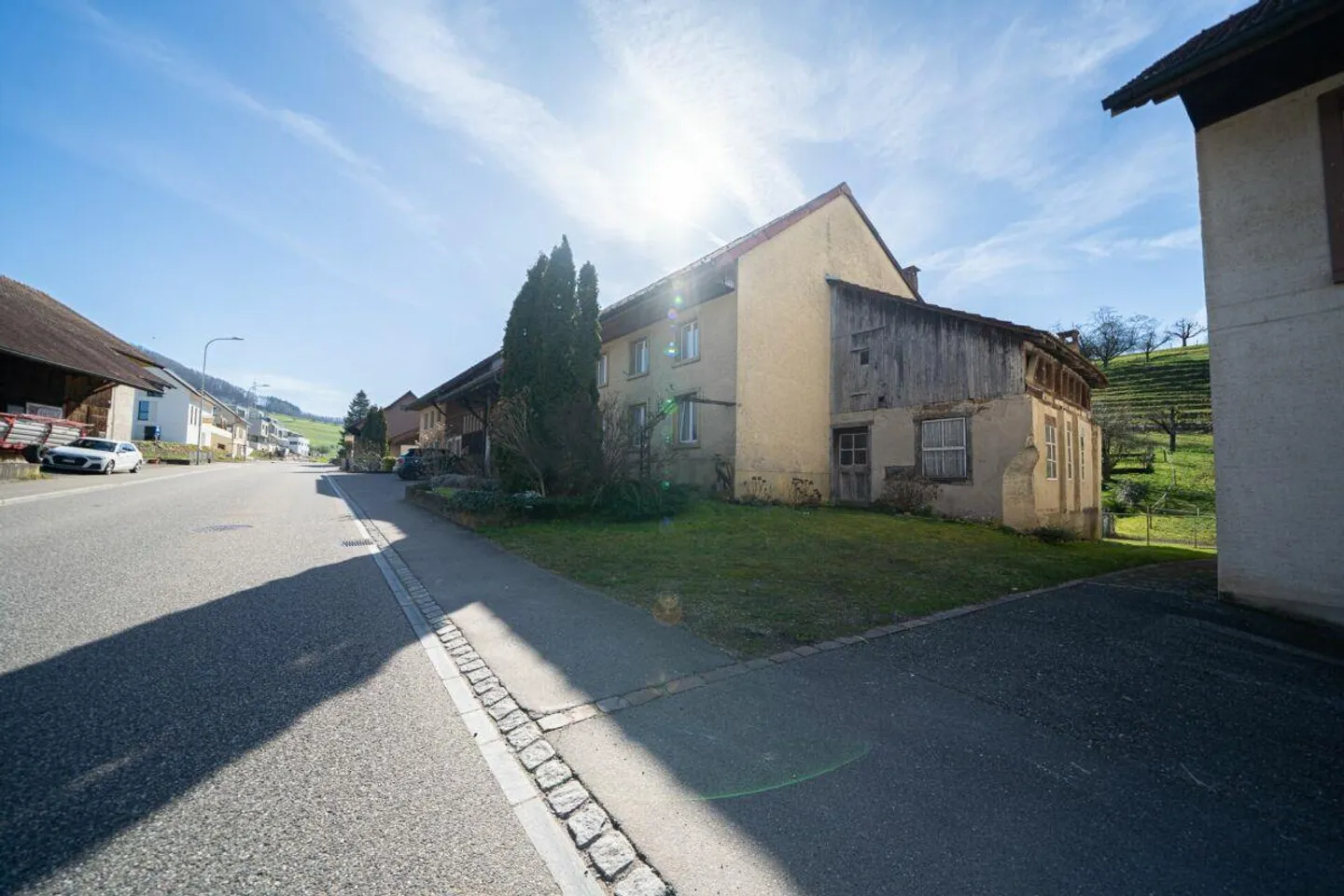 Farmhouse in Gansingen with potential - Photo 2 of 30