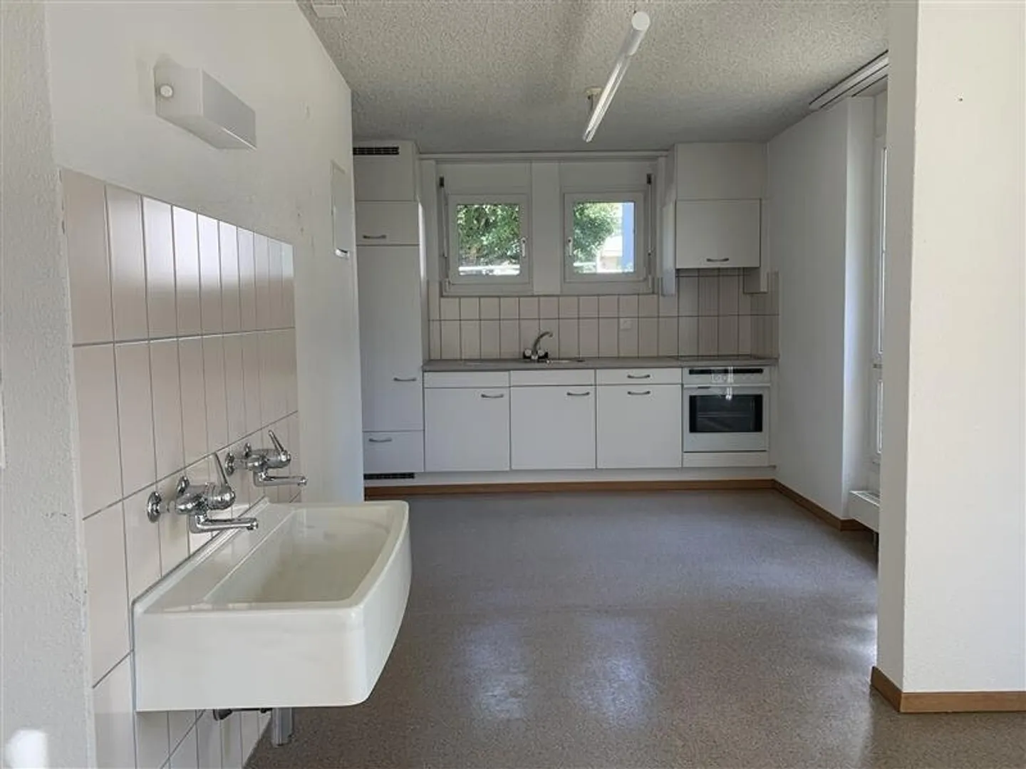 Espace commercial spacieux avec 61 m2 de salle principale - Photo 6 sur 12