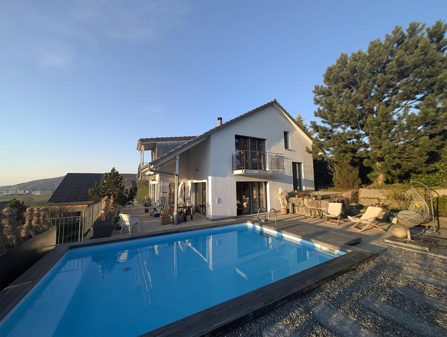 Einzigartiges Einfamilienhaus mit Pool - Foto 1 von 13