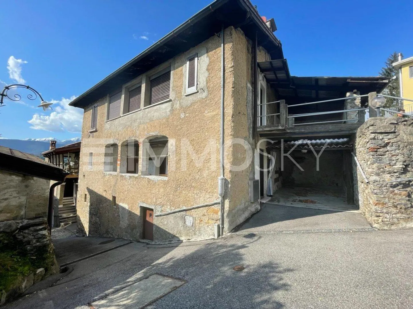 Single house for sale - Photo 1 of 5